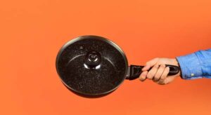 La diferencia entre utensilios de cocina antiadherentes y de acero inoxidable
