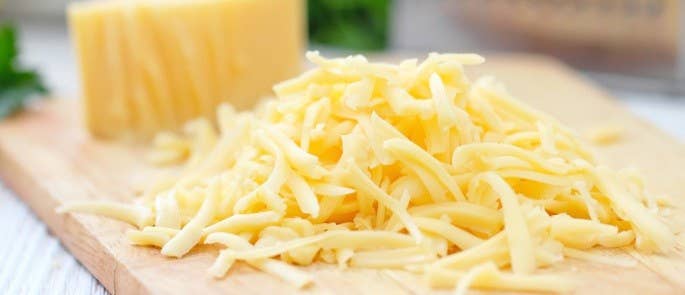 Montón de queso rallado